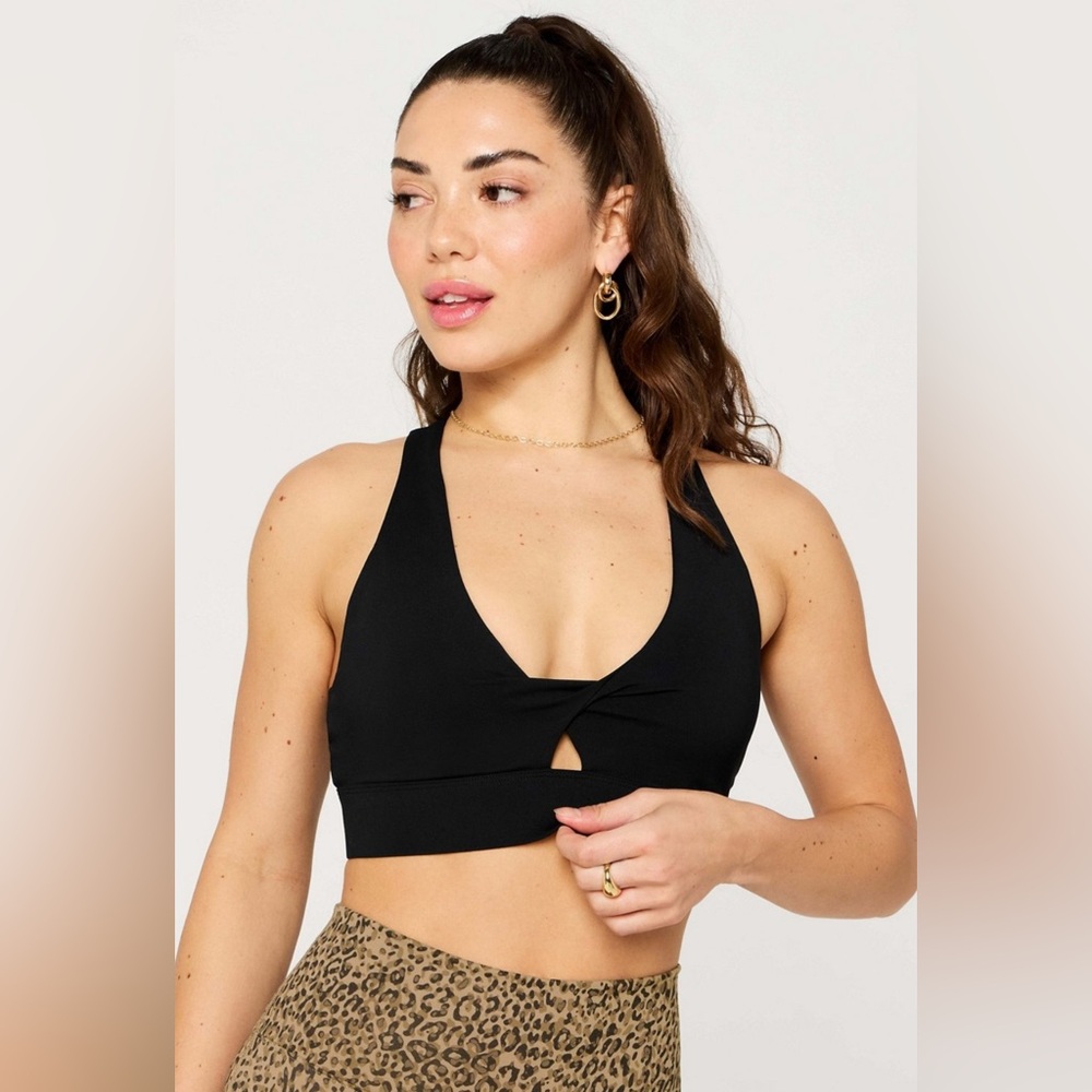 Oasis Twist Medium Impact Sports Bra